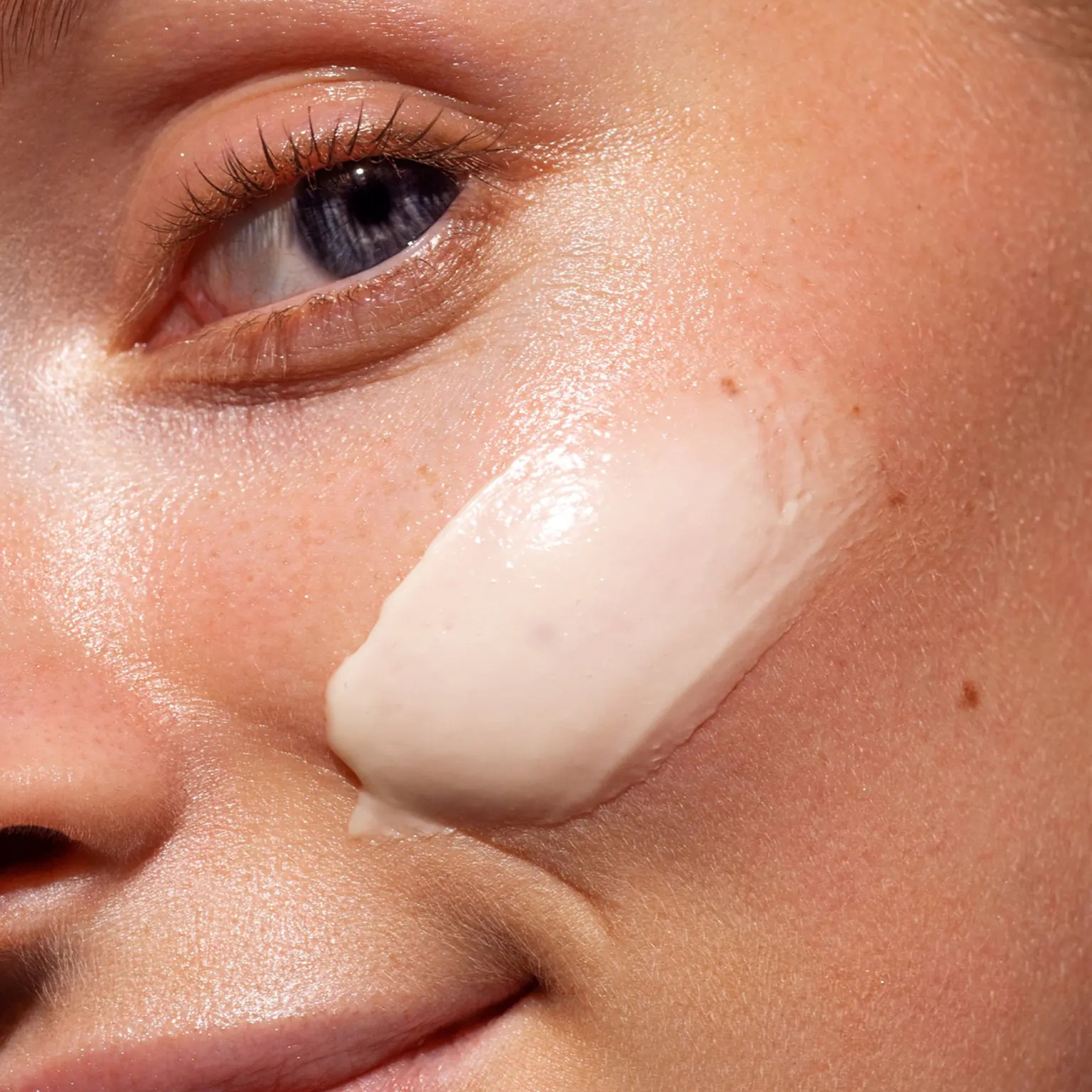 Crème visage à la vitamine C et à l'acide hyaluronique