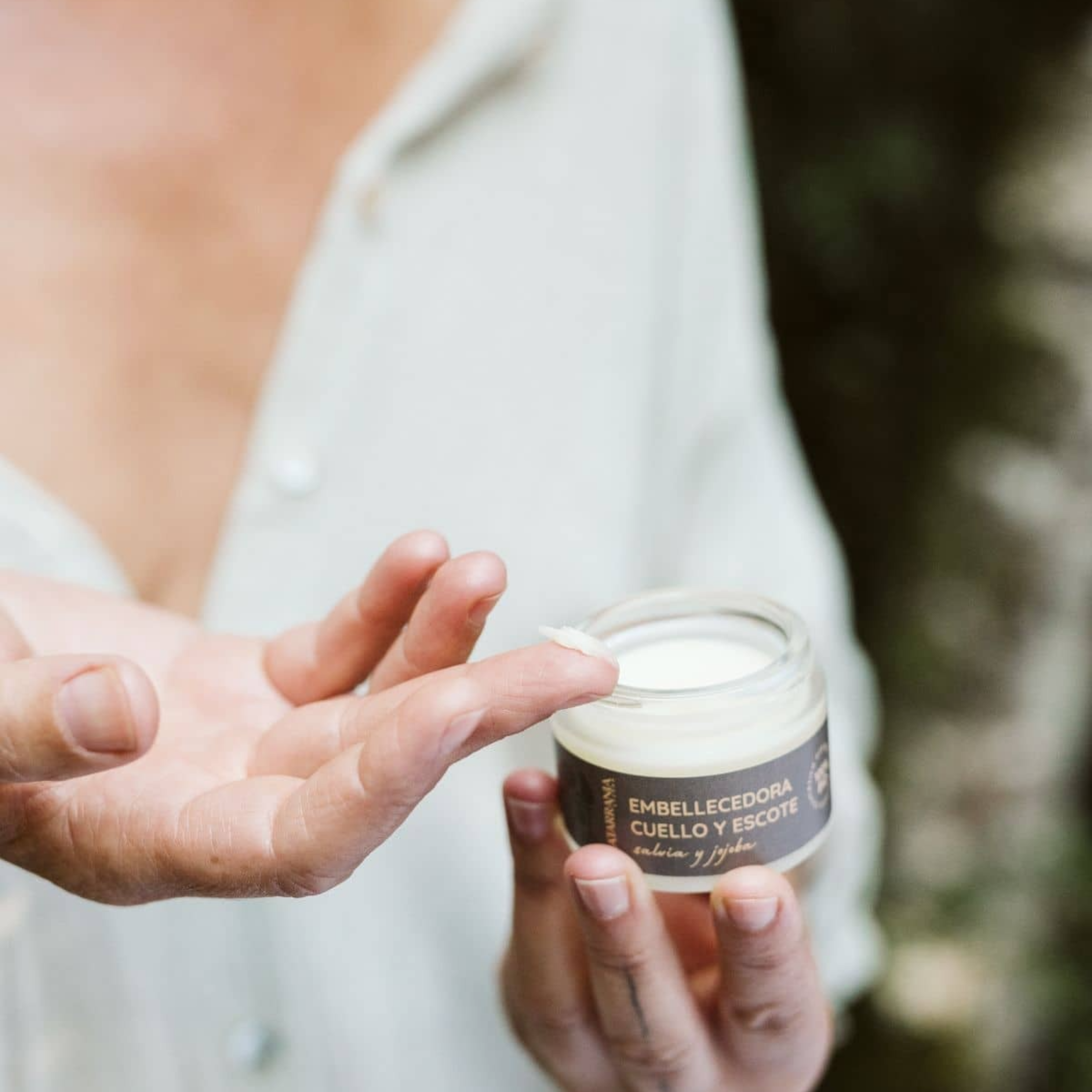 Crema embellecedora para cuello y escote