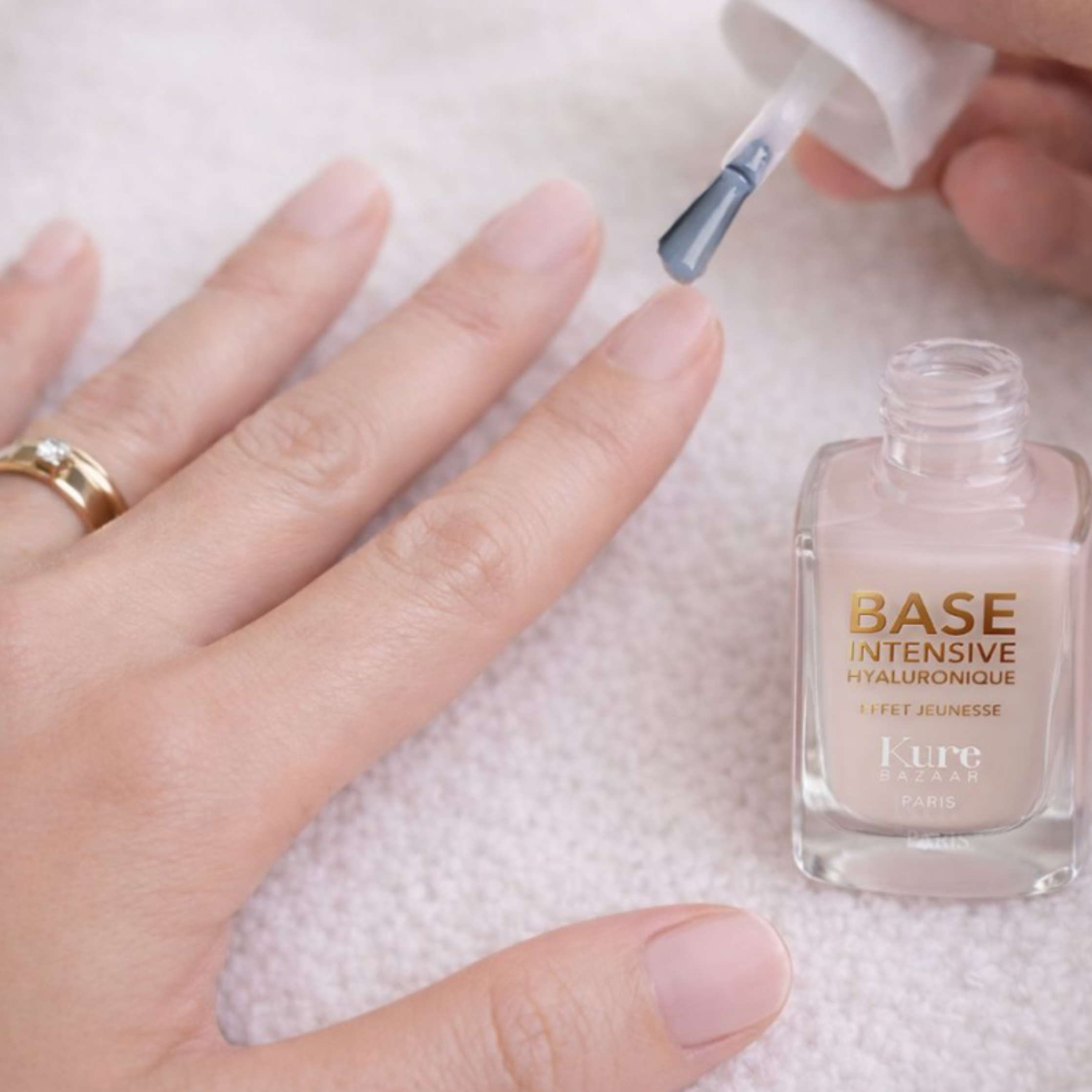 Base hialurónica intensiva para uñas
