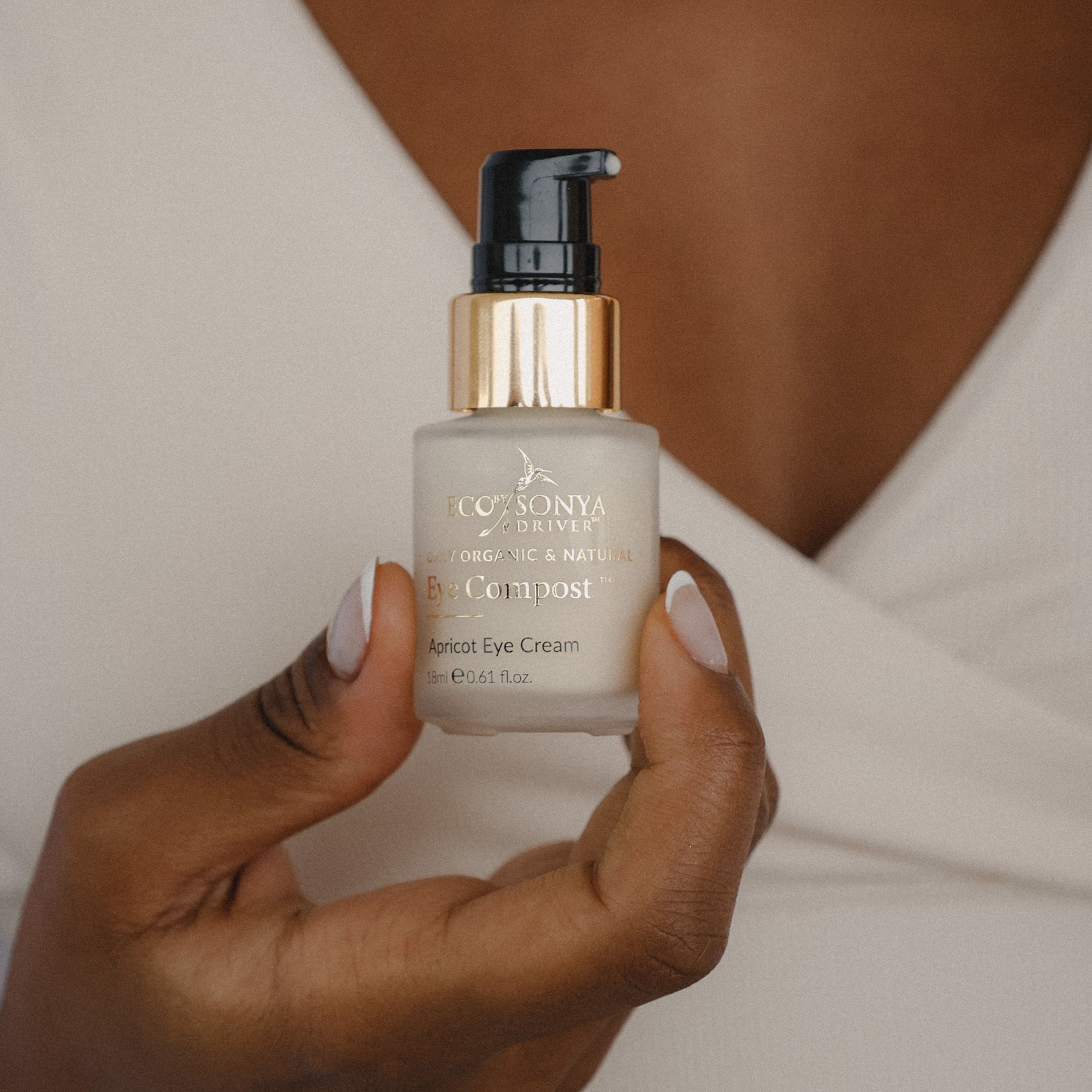 Compost contour des yeux à l'abricot