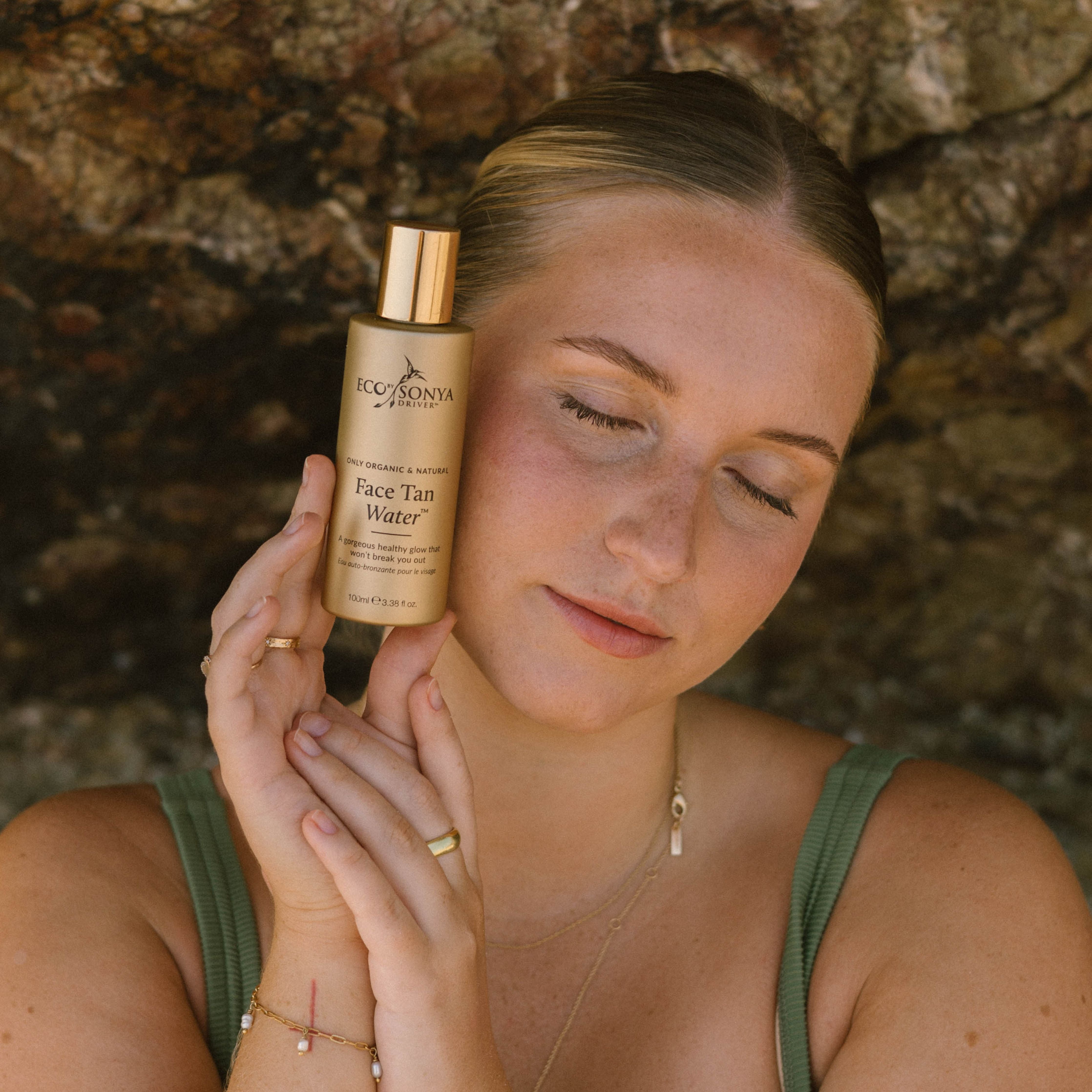 Autobronzant pour le visage à l'eau de bronzage pour le visage