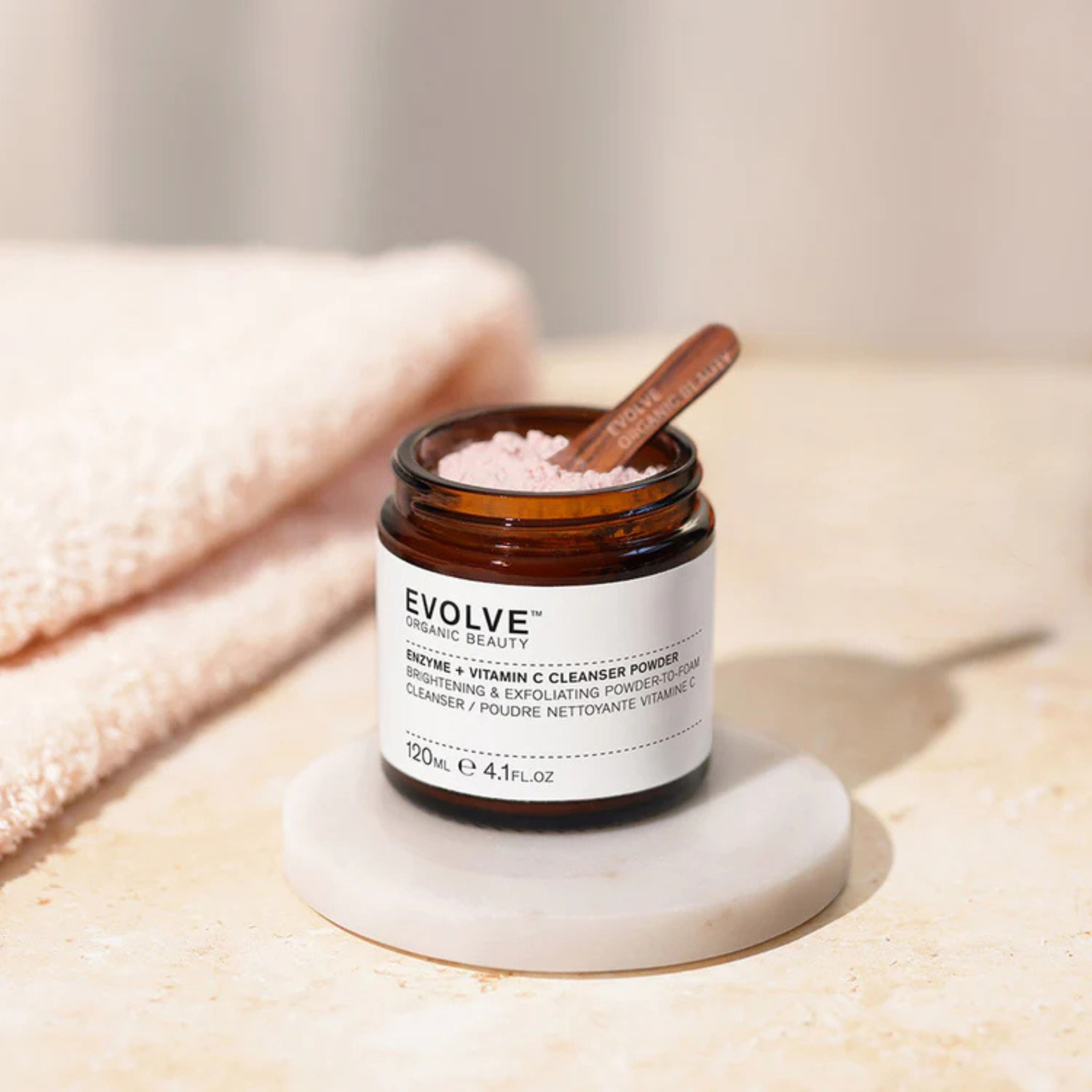 Nettoyant visage en poudre exfoliante à la vitamine C