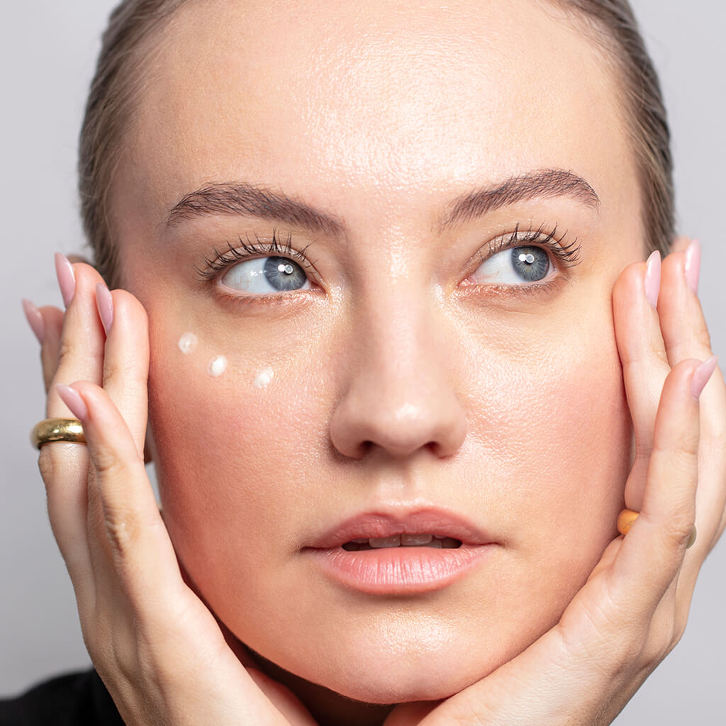 Contour des yeux à l'huile de graines de kiwi