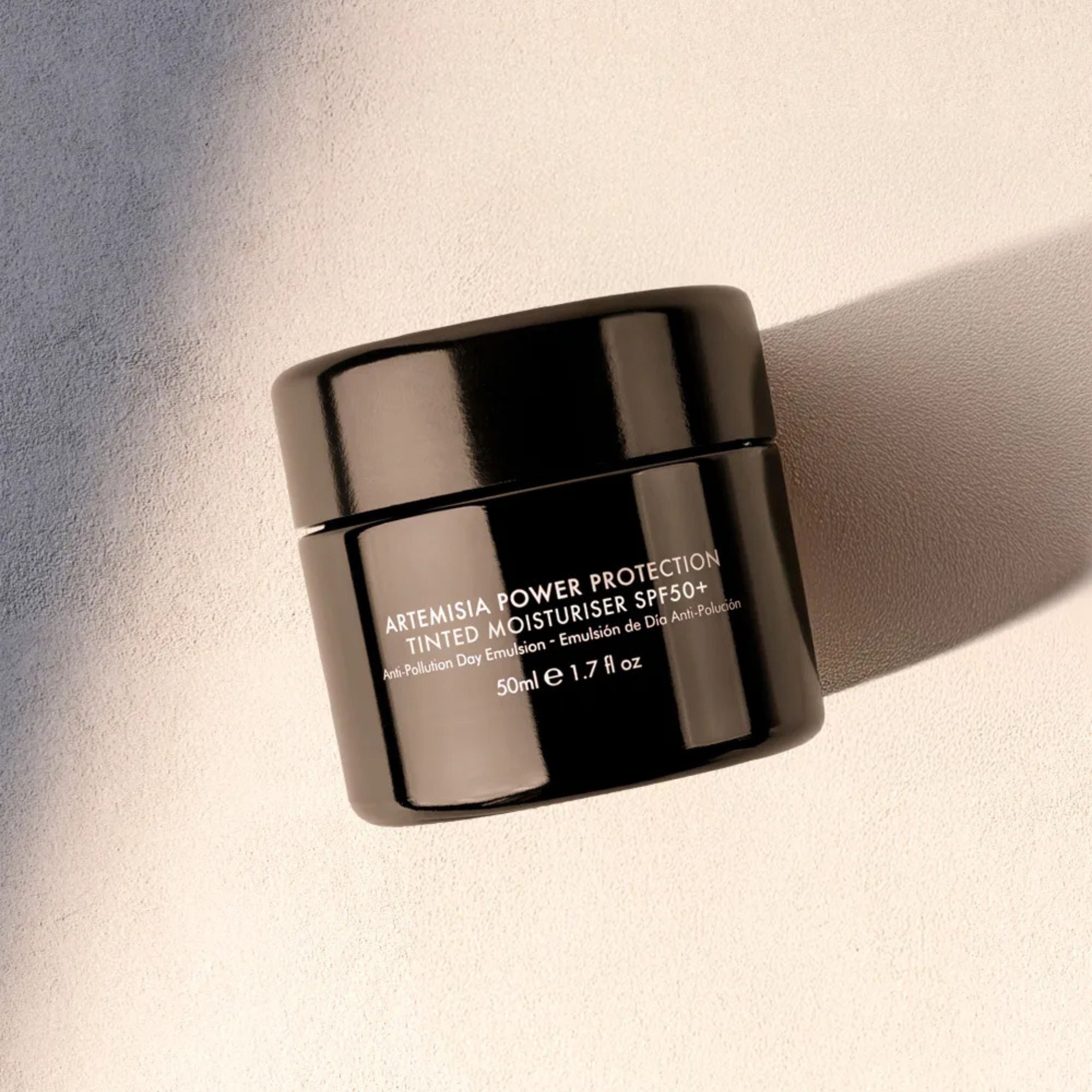 Crema hidratante facial con color y protección SPF50+ Artemisia