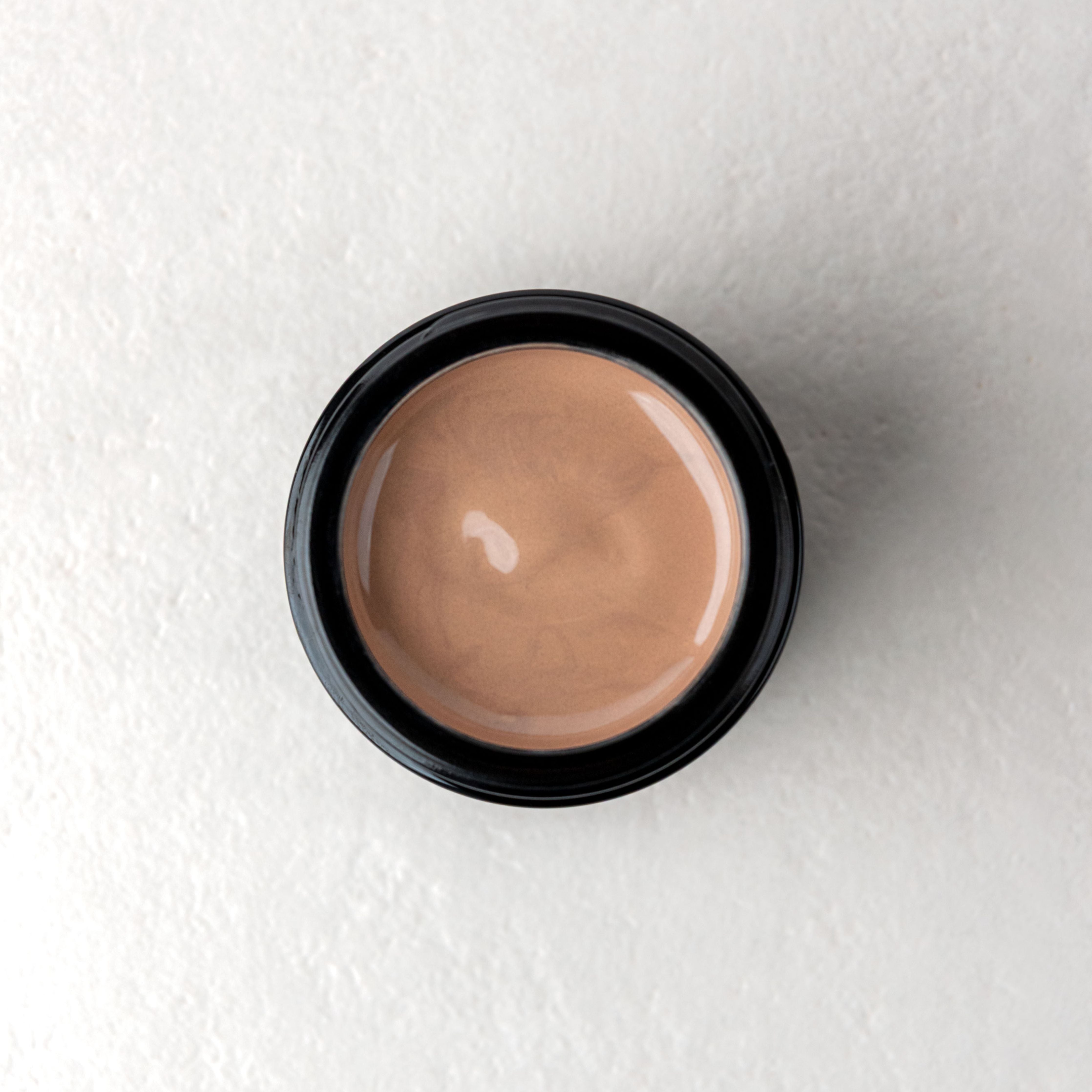 Crema hidratante facial con color y protección SPF50+ Artemisia