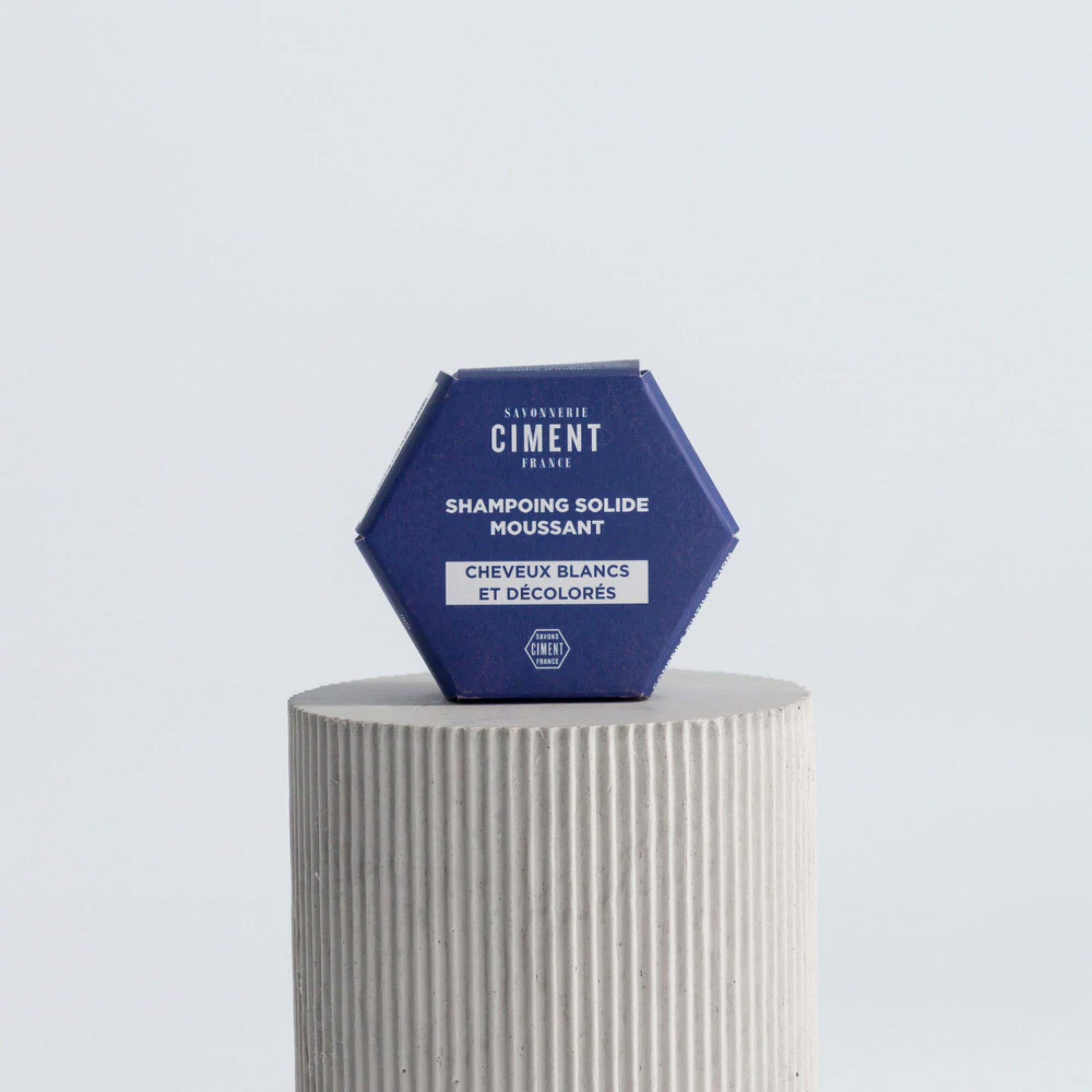 Shampoing solide pour cheveux blancs, teints, blonds ou décolorés