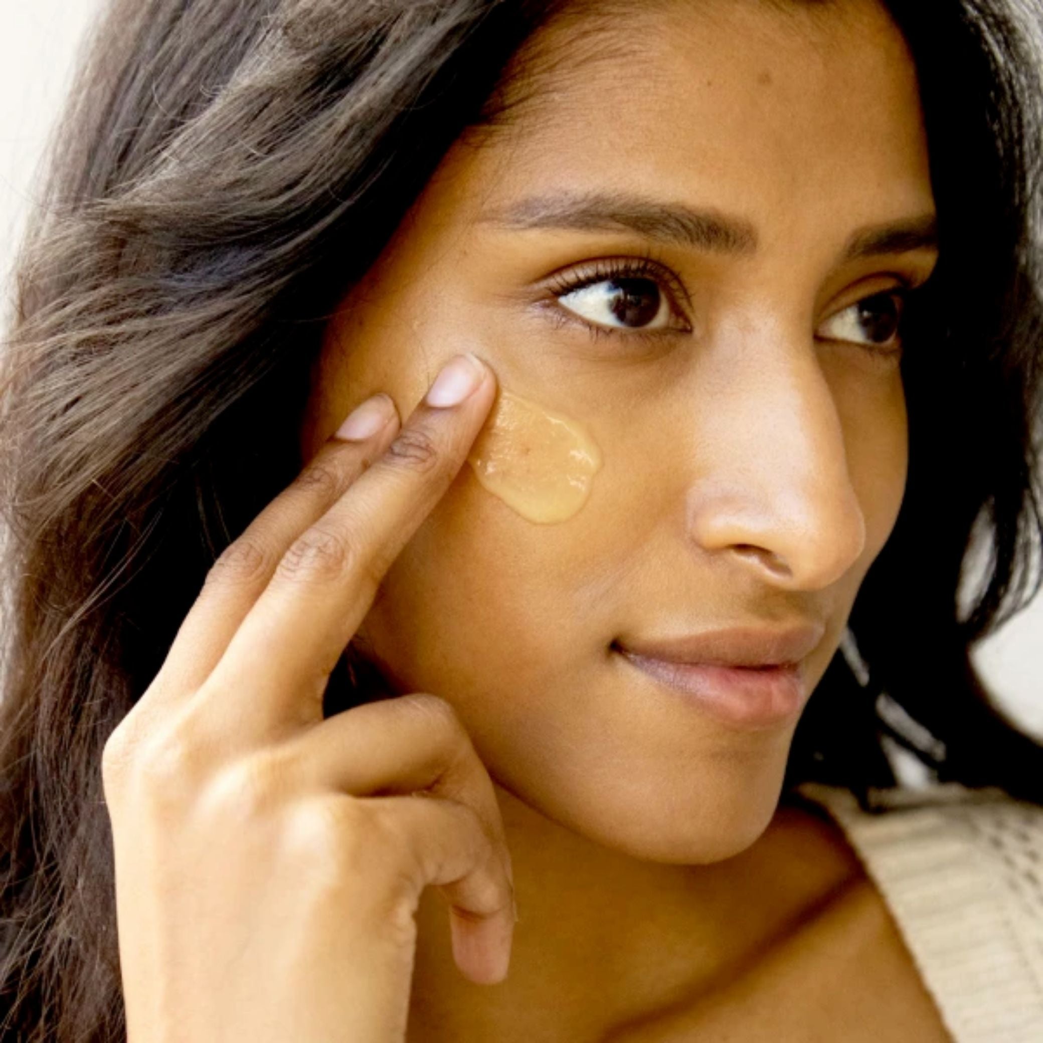 Sérum de nuit à la vitamine C, au rétinol et à la niacinamide