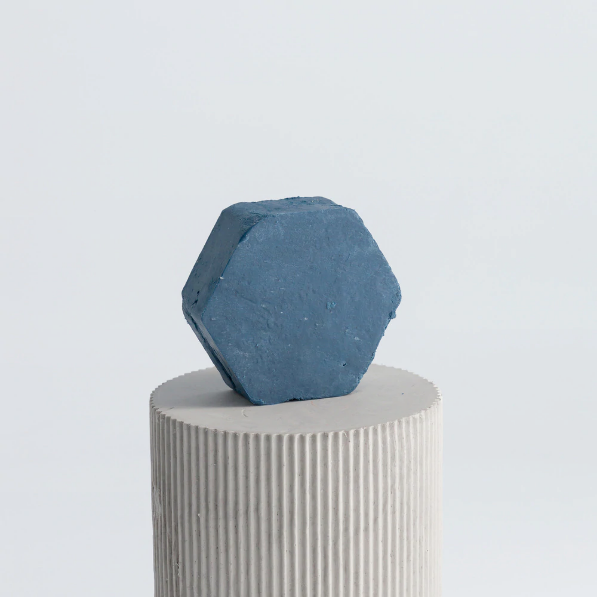 Shampoing solide pour cheveux blancs, teints, blonds ou décolorés