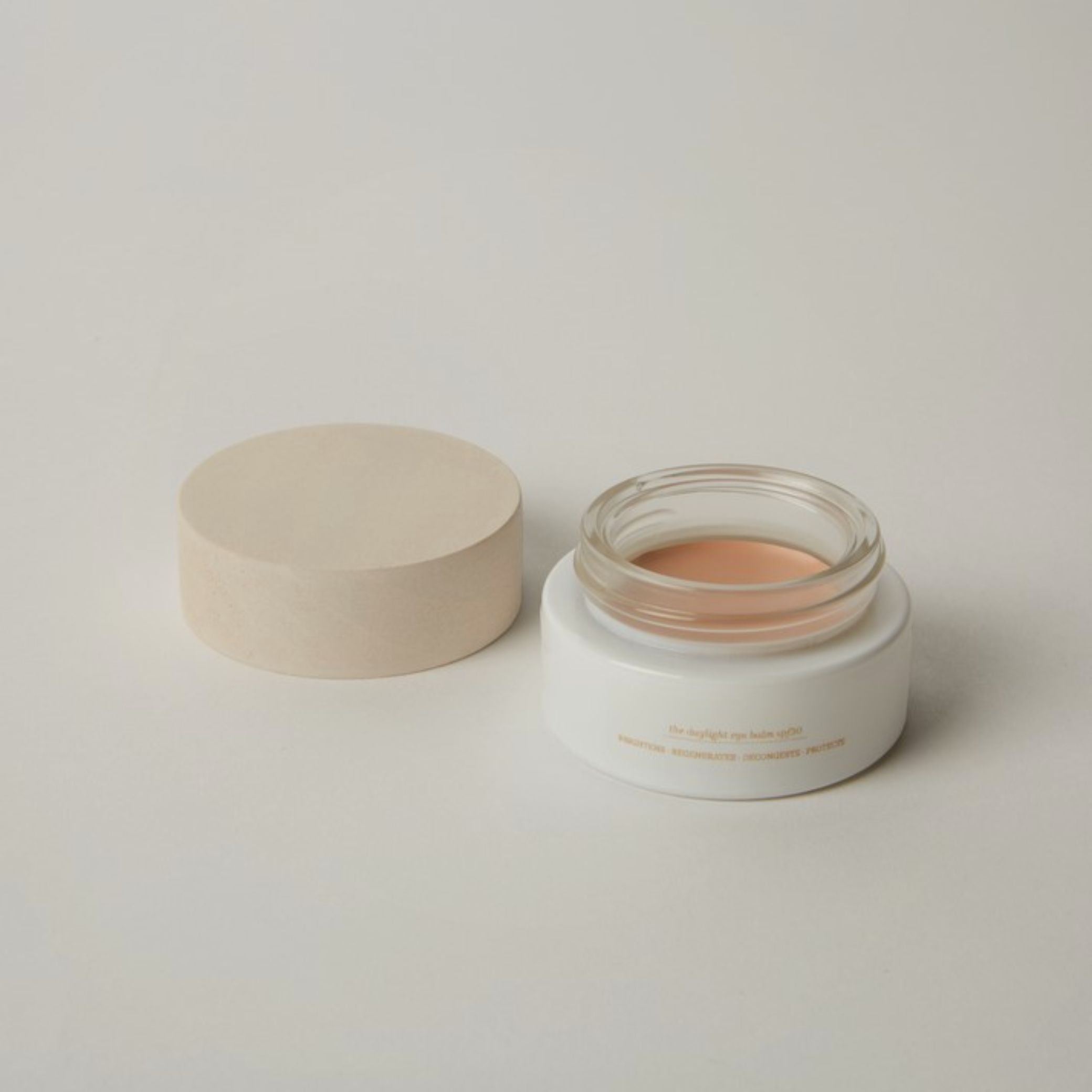 Bálsamo contorno de ojos con color y SPF30