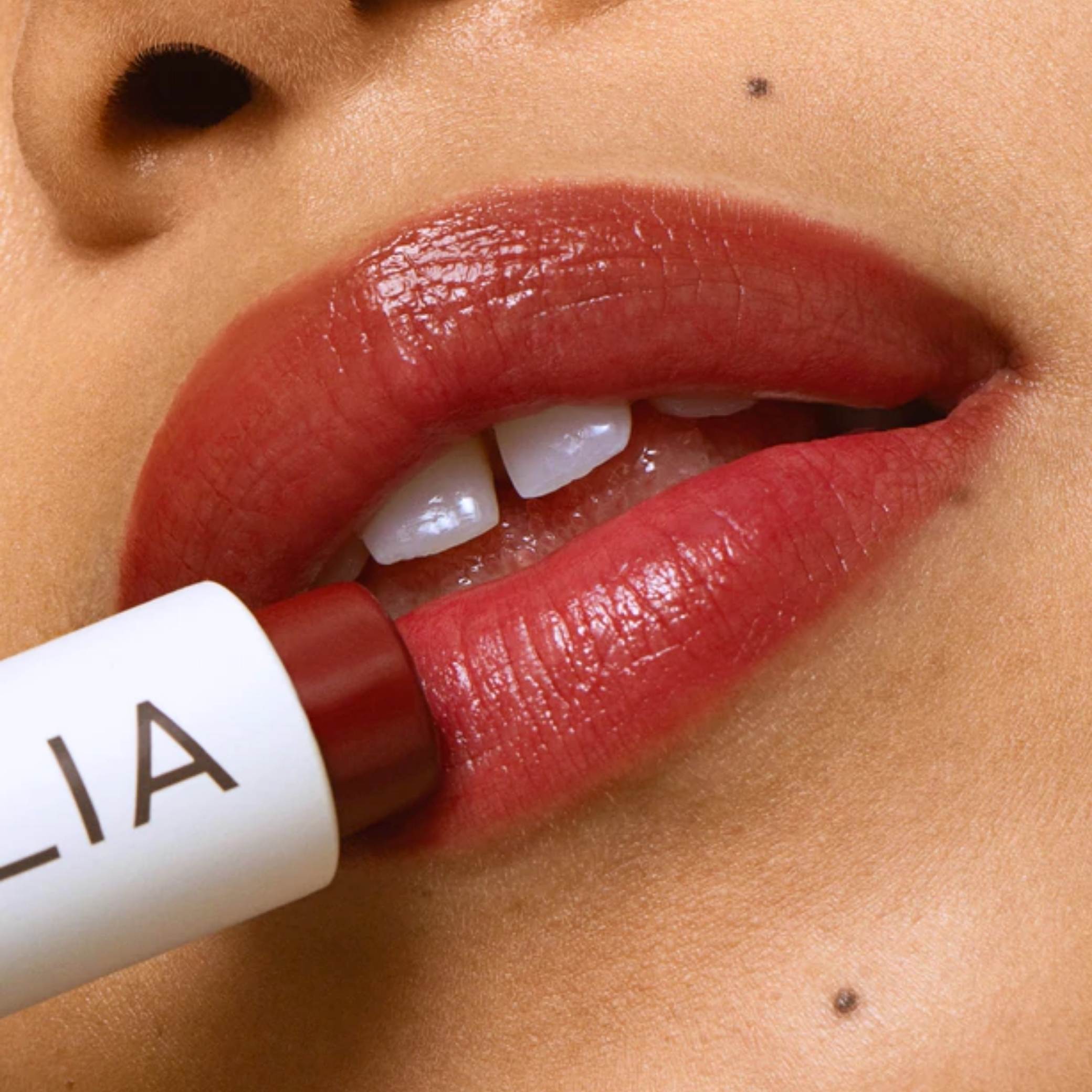 Bálsamo labial con color hidratante Wanderlust (nueva versión de Arabian Knights)