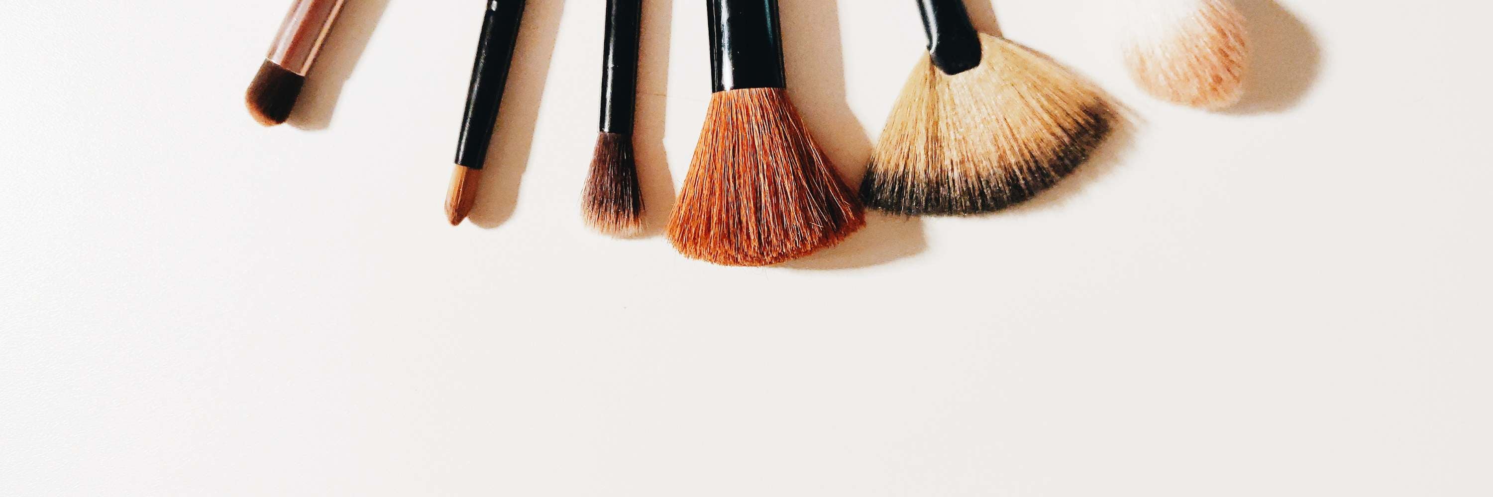 Brochas y accesorios de maquillaje