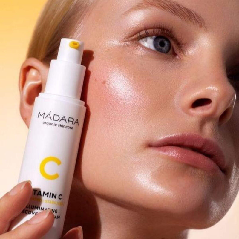 Crema facial con vitamina C y ácido hialurónico